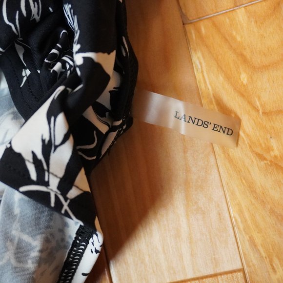 Lands' End Black and White Floral Adjustable Strap Swim Top Size‎ 2 - Picture 7 of 8